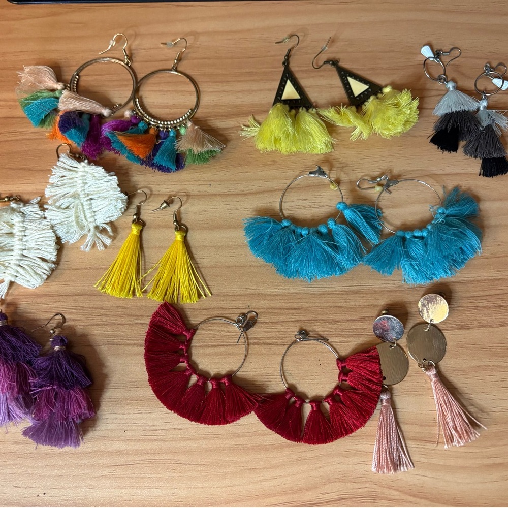 9 pairs of boho fringe tassel earring sets. Some shoe wear. Assortment of colors